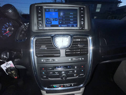 2012 Chrysler Town and Country Touring
