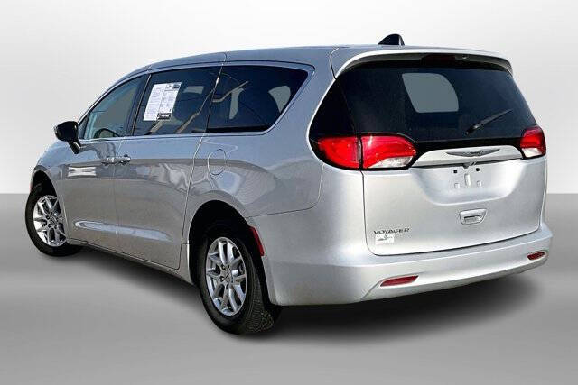 2022 Chrysler Voyager LX