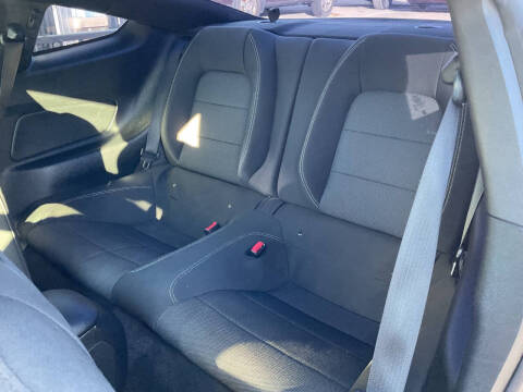 2017 Ford Mustang V6