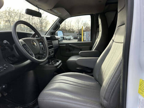 2025 Chevrolet Express 2500
