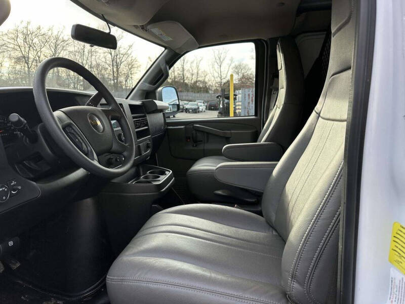2025 Chevrolet Express 2500