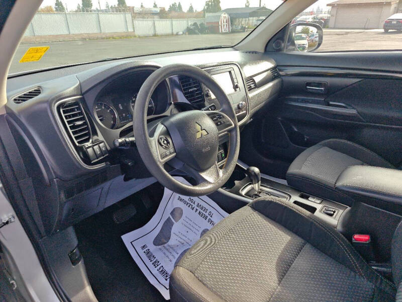 2020 Mitsubishi Outlander ES