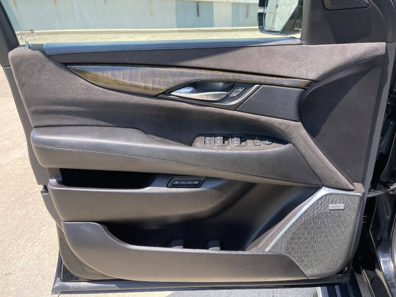 2017 Cadillac Escalade Platinum