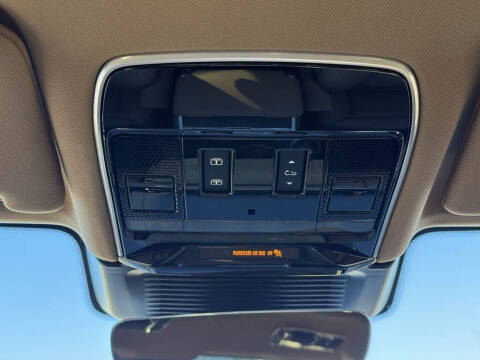 2025 Land Rover Range Rover P400 SE LWB