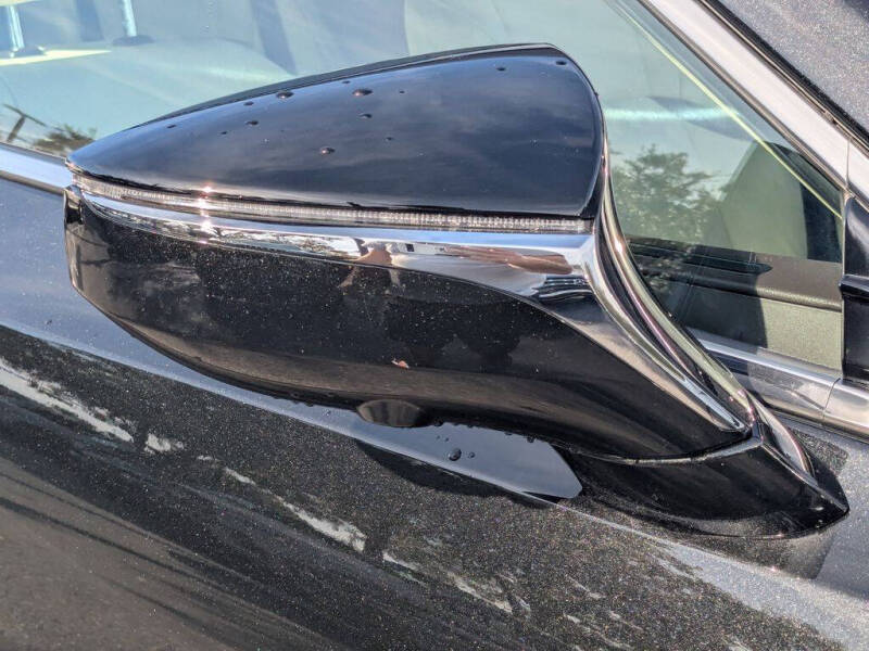 2021 Lexus ES 300h Ultra Luxury