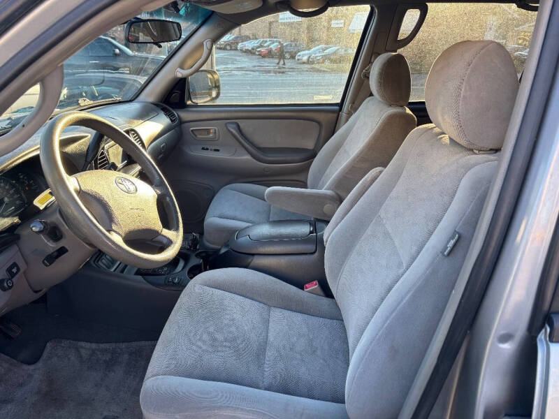 2005 Toyota Sequoia SR5