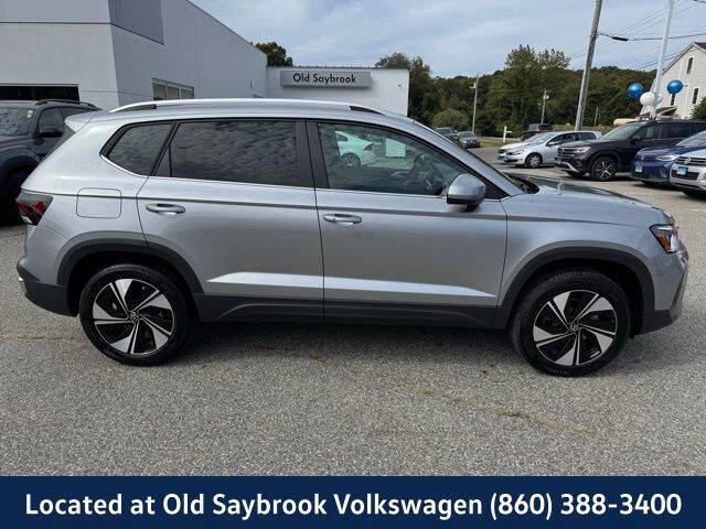 2025 Volkswagen Taos SE 4Motion