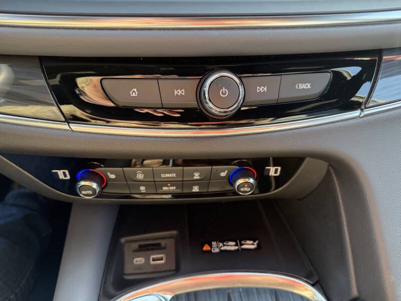 2023 Buick Enclave Essence