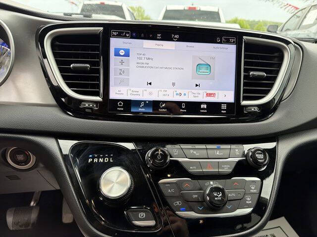 2025 Chrysler Pacifica Select