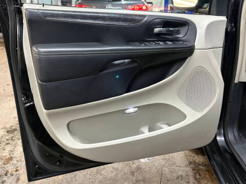 2012 Chrysler Town and Country Touring