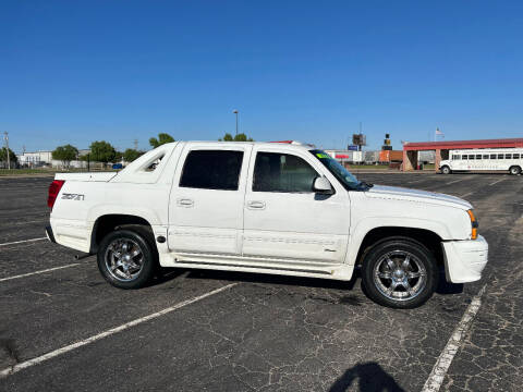 2006 Chevrolet Avalanche for sale at BUZZZ MOTORS in Moore OK
