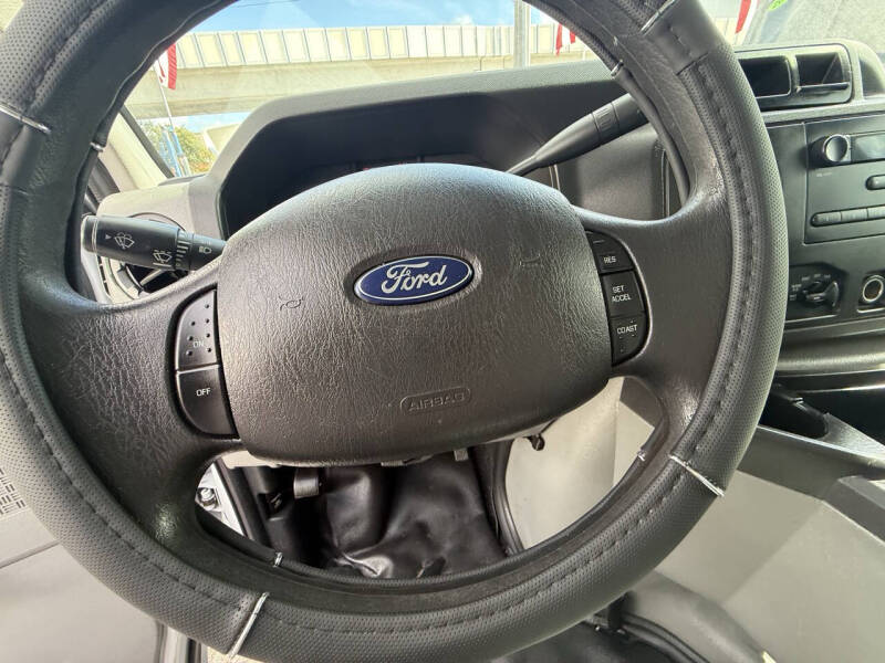 2017 Ford E-Series E-350 SD