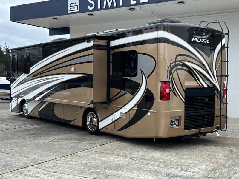 2016 Thor Motor Coach Palazzo for sale at Simple Car Company in Oak Harbor, WA