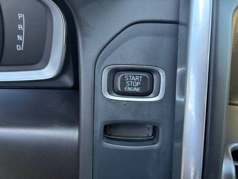 2016 Volvo XC60 T5 Drive-E Premier