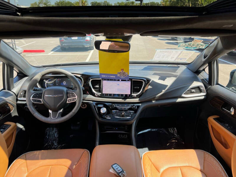 2023 Chrysler Pacifica Plug-In Hybrid Pinnacle