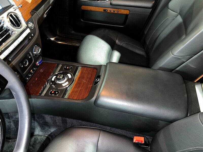 2010 Rolls-Royce Ghost Base photo 25