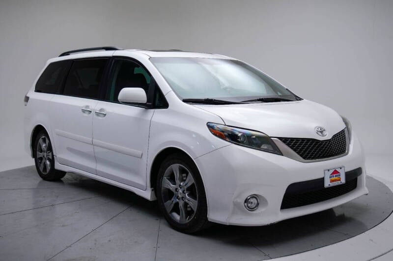 2015 Toyota Sienna for sale at Auto House Superstore in Terre Haute IN