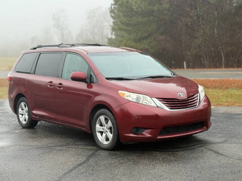2017 Toyota Sienna LE 8-Passenger