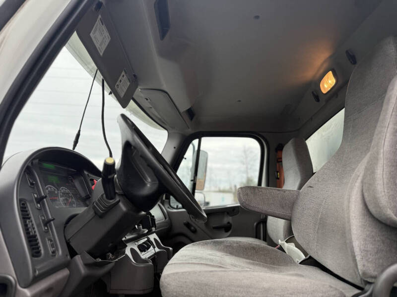 2018 Freightliner M2 106