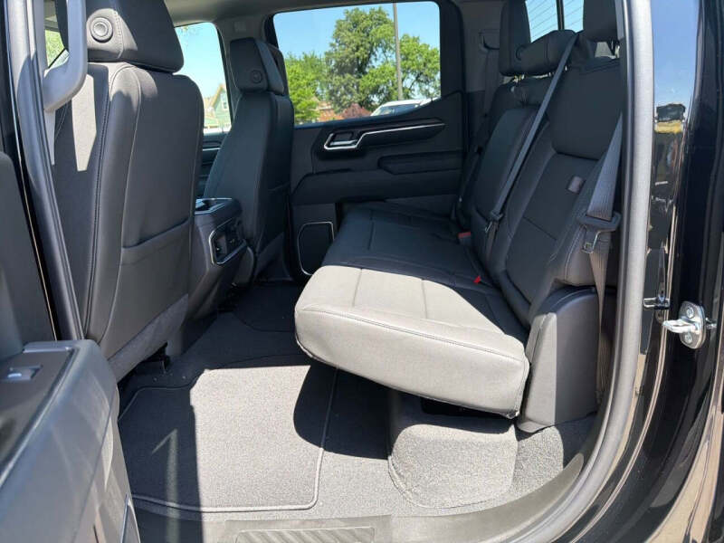 2026 GMC Sierra 1500 SLT - Photo 13