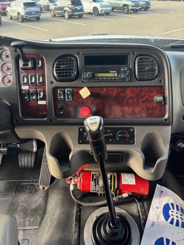 2013 Freightliner 108 SD