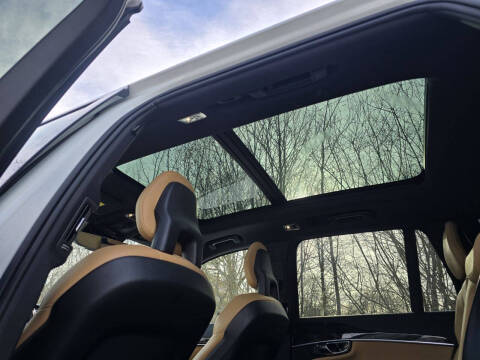 2016 Volvo XC90 T6 Momentum