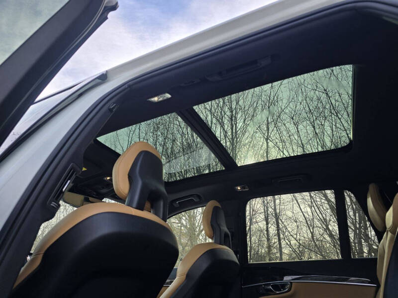 2016 Volvo XC90 T6 Momentum