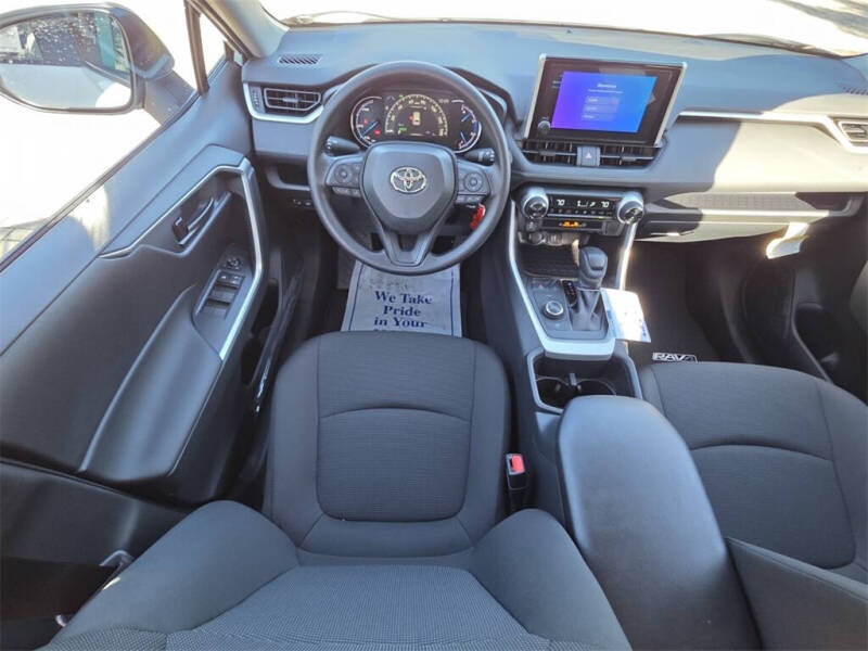 2025 Toyota RAV4 Hybrid LE