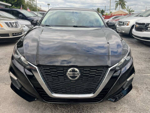 2020 Nissan Altima for sale at Molina Auto Sales in Hialeah FL