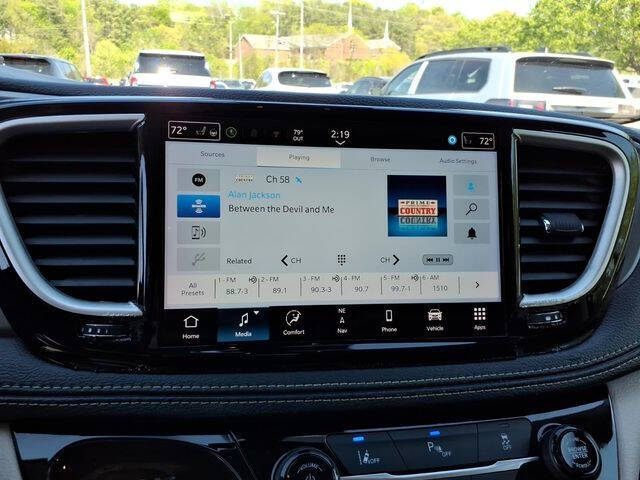 2024 Chrysler Pacifica Plug-In Hybrid Select