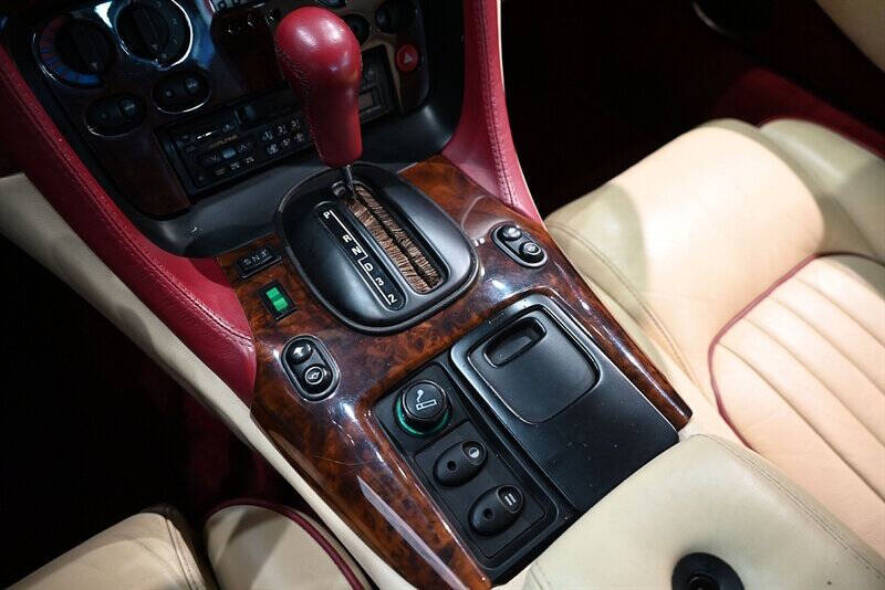 1997 Aston Martin DB7 35