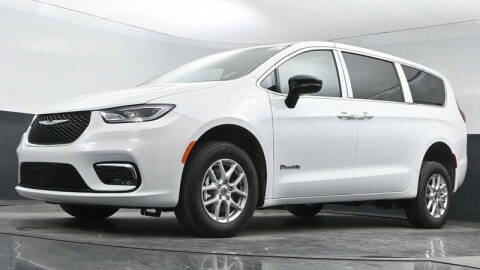 2024 Chrysler Pacifica Touring