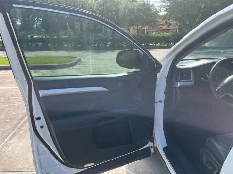 2017 Toyota Highlander LE Plus