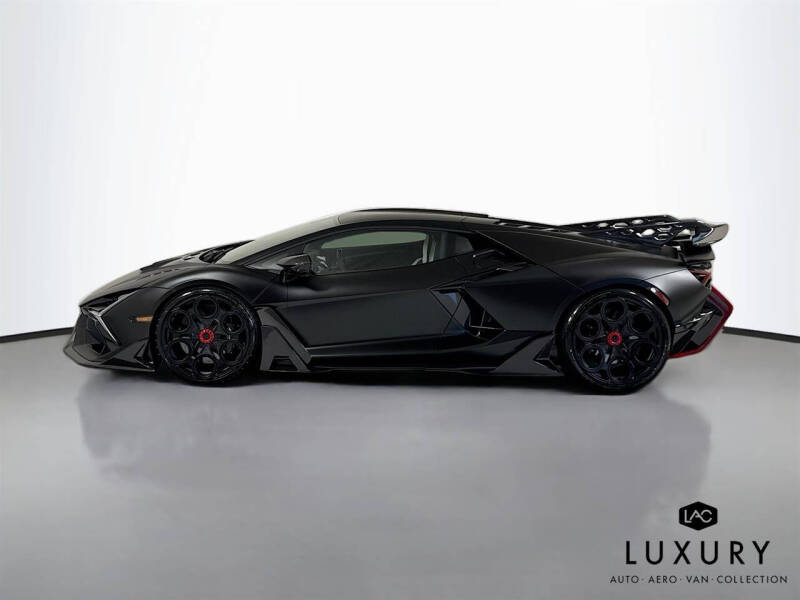 2024 Lamborghini Revuelto