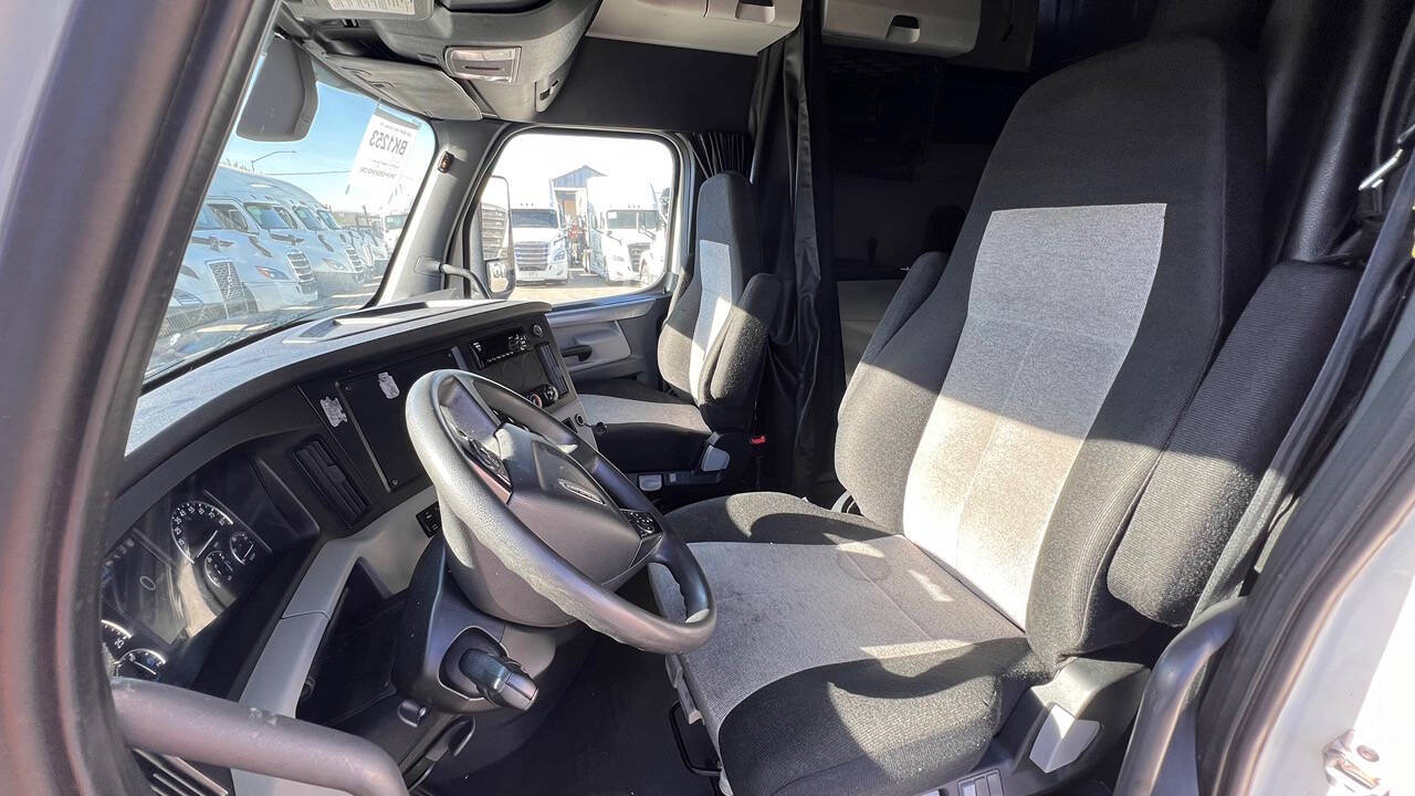 2019 Freightliner Cascadia for sale at KING TRUCK TRAILER SALES in Bakersfield, CA