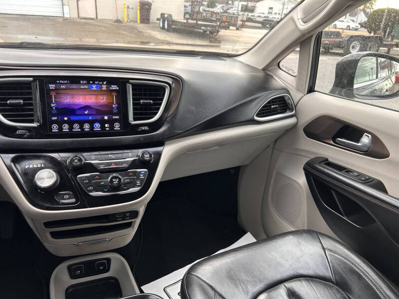 2017 Chrysler Pacifica Touring Plus