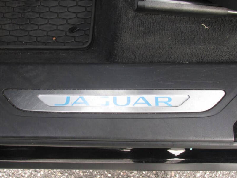 2019 Jaguar F-PACE 25t Premium