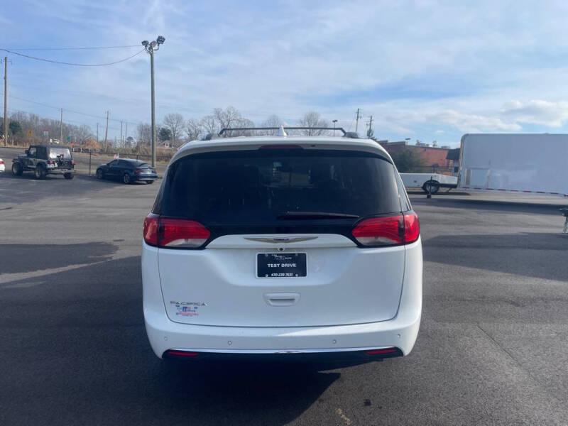 2020 Chrysler Pacifica Touring L
