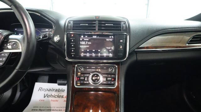 2017 Lincoln Continental Select