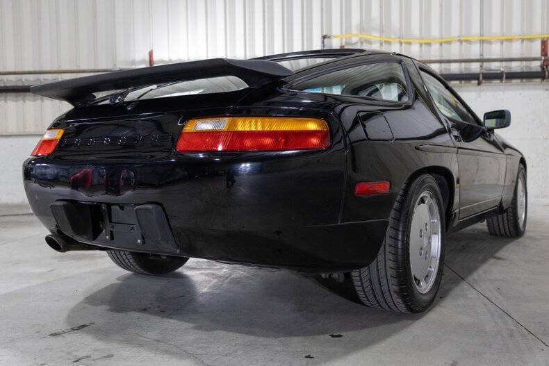 1987 Porsche 928 S4