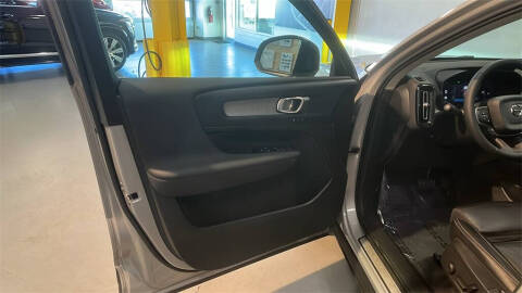 2023 Volvo XC40 B5 Plus Dark Theme