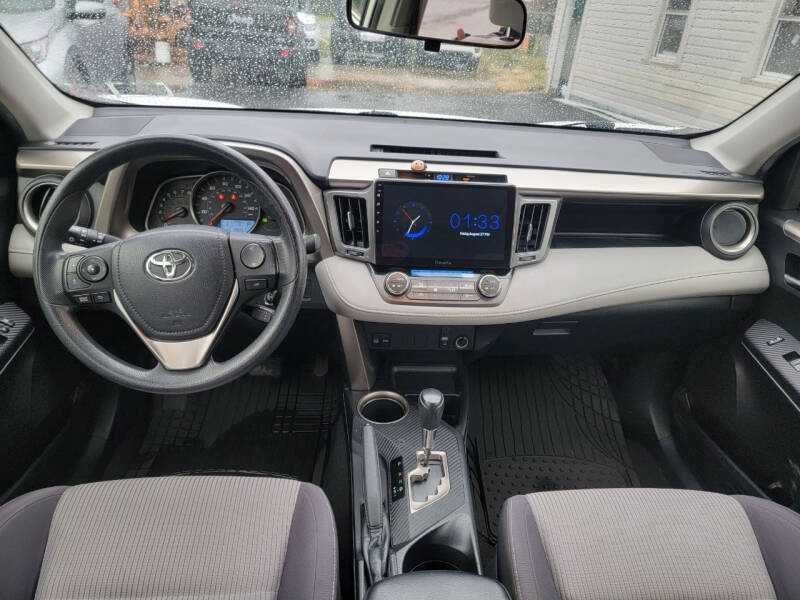 2014 Toyota RAV4 XLE photo 13