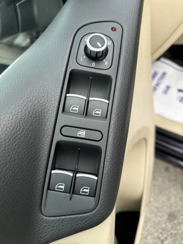 2011 Volkswagen Tiguan SEL 4Motion