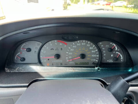 2004 Toyota Sequoia SR5
