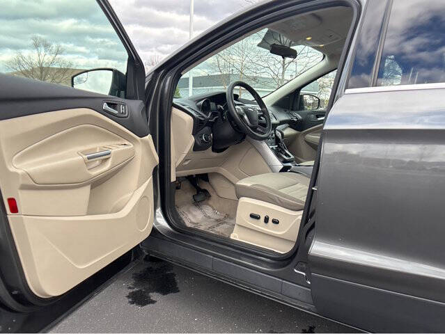 Used 2016 Ford Escape SE with VIN 1FMCU9GX7GUC21375 for sale in Madison, WI