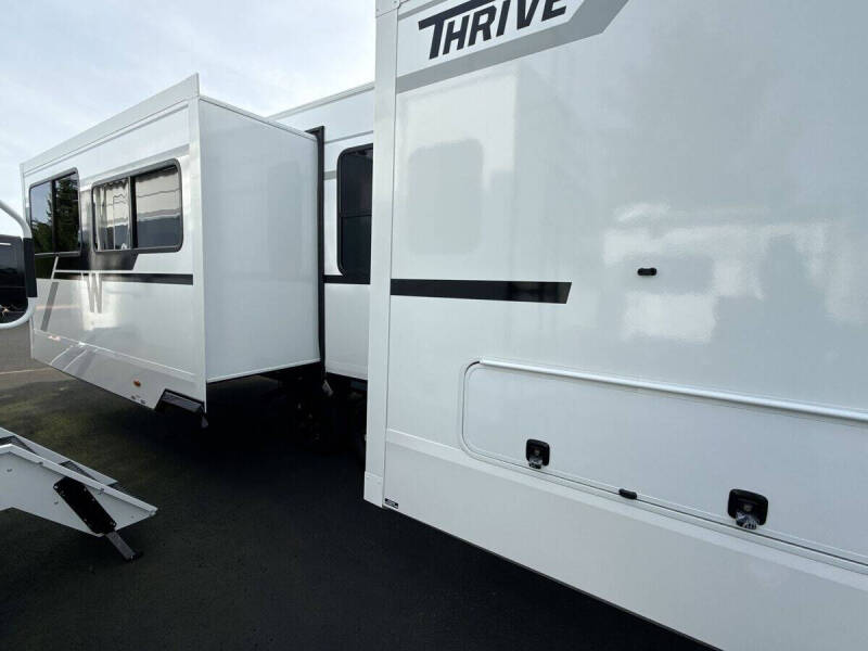 2026 Winnebago Thrive