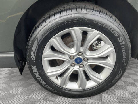 2022 Ford Edge Titanium