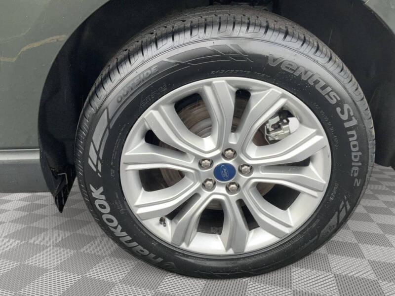 2022 Ford Edge Titanium