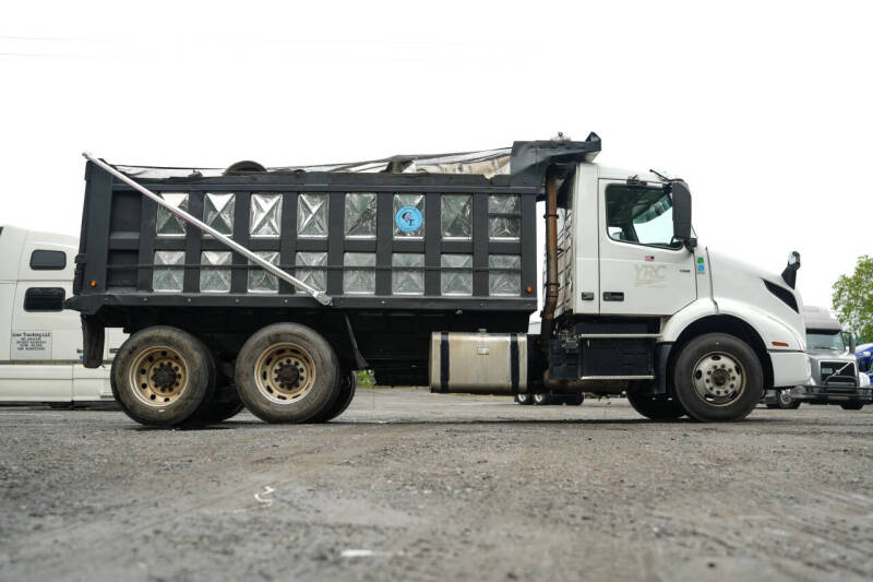 2018 Volvo VNR