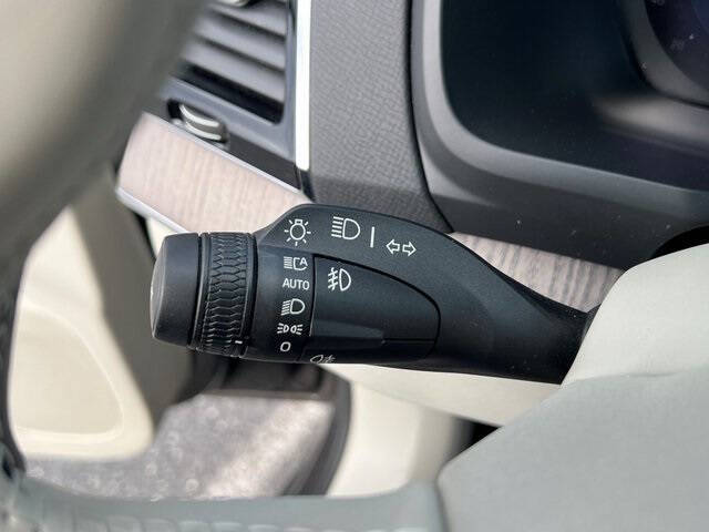 2023 Volvo XC90 B6 Plus Bright Theme 7P